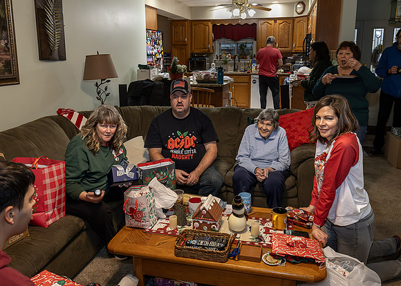 Christmas_2025_Mike-Beth_073