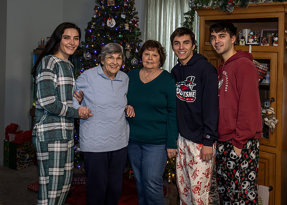 Christmas_2025_Mike-Beth_115