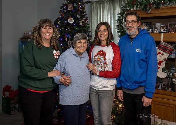 Christmas_2025_Mike-Beth_117